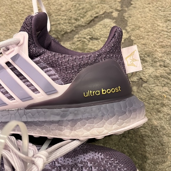 🌸New Arrival🌸 Adidas Ultraboost women's sneakers - Picture 2 of 3